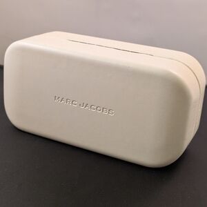🆕 Marc Jacobs Sunglass White Case with Cleaning Cloth and Drawstring Bag
